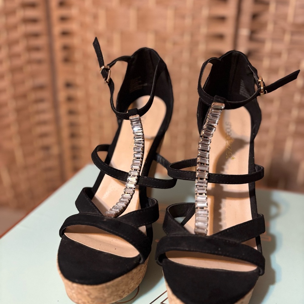 Elegant Black Strappy Women's Sandals